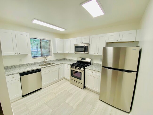 Building Photo - 1570 Memorial Drive