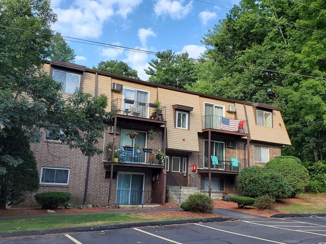 13 Silvestri Cir Unit 14, Derry, NH 03038 Condo for Rent in Derry, NH