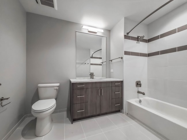 Building Photo - 1219 N Clark St