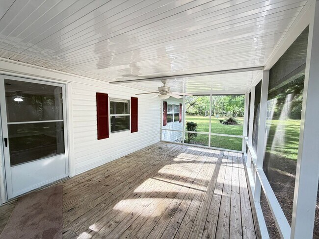 Foto del edificio - 2BR/1BA home available for rent on beautifully wooded lot in Vernon!