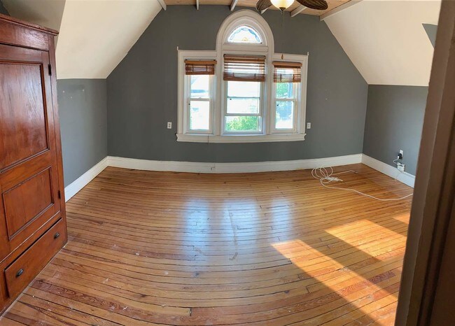 Building Photo - 140 Shippen St