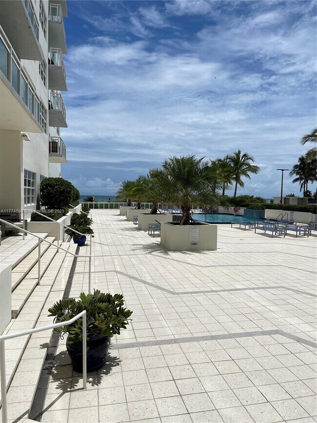 Building Photo - 6917 Collins Ave