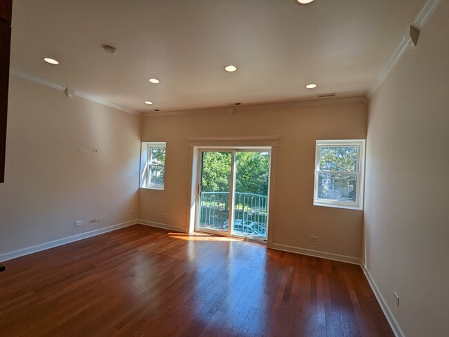 Building Photo - 2844 N Hamlin Ave