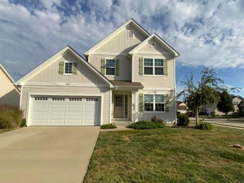 Primary Photo - Charming 3 Bedroom Rental Home with Firepl...