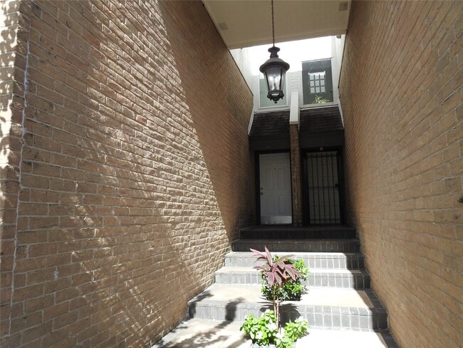 Building Photo - 218 Stratford St