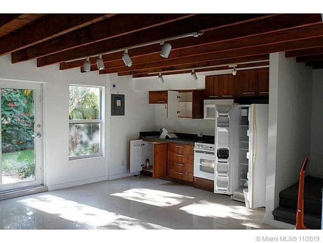 Foto del edificio - 450 NE 127th St
