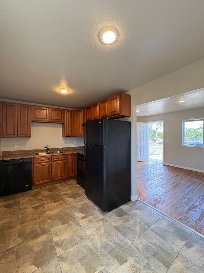 Building Photo - 3230 W 55th Pl