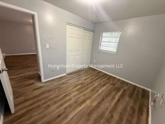 Foto del edificio - Upgraded 2/1 in Tampa- Move in Ready Enjoy ONE MONTH FREE!!