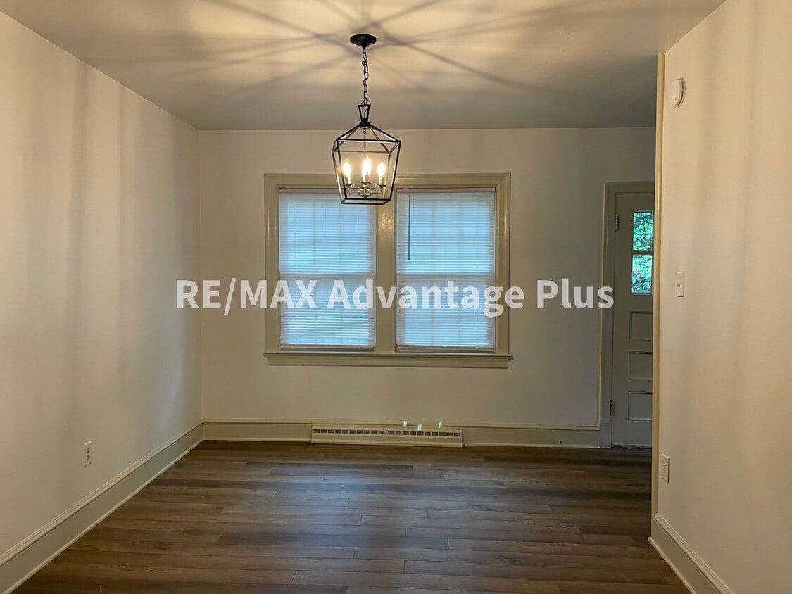 Primary Photo - 3 Bedroom 2 Bath in Farmville!