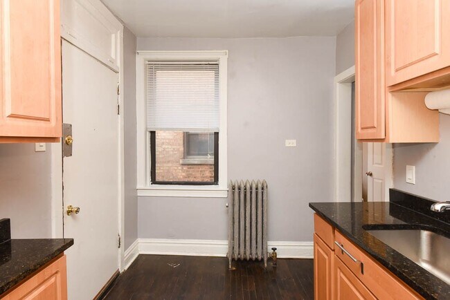 Foto del edificio - 3600 W Sunnyside Ave