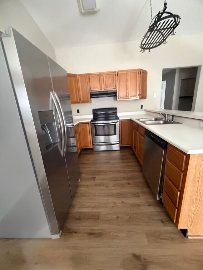 Foto del edificio - South Knoxville, 2 bedroom condo, 2 car garage Text or Call Debra Johnson 865-591-8281