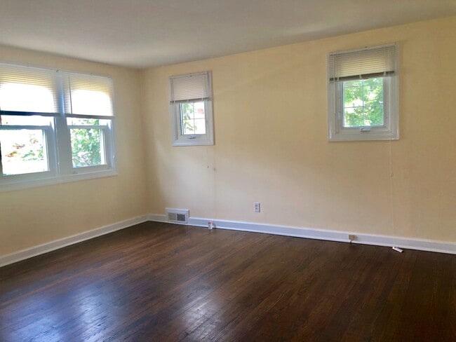 Foto del edificio - Charming 3 Bedroom/2 Bathroom Duplex in West Hills, MD!