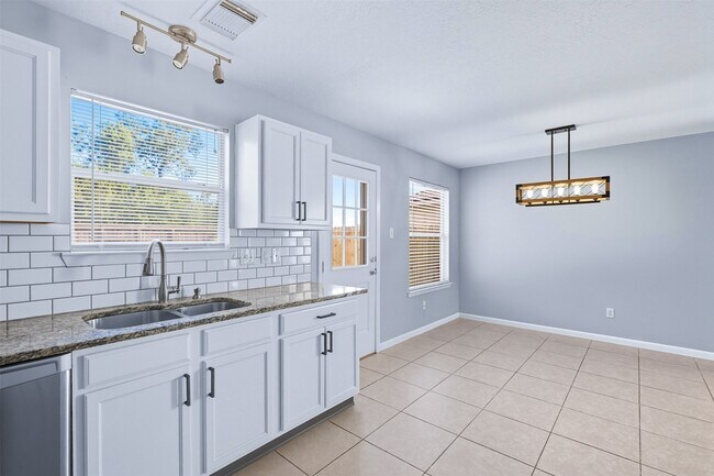 Foto del edificio - 15322 Brock Creek Way