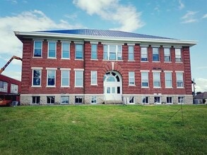 5016 Main St