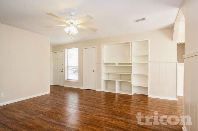 Foto del edificio - 15811 Kenbriar Dr