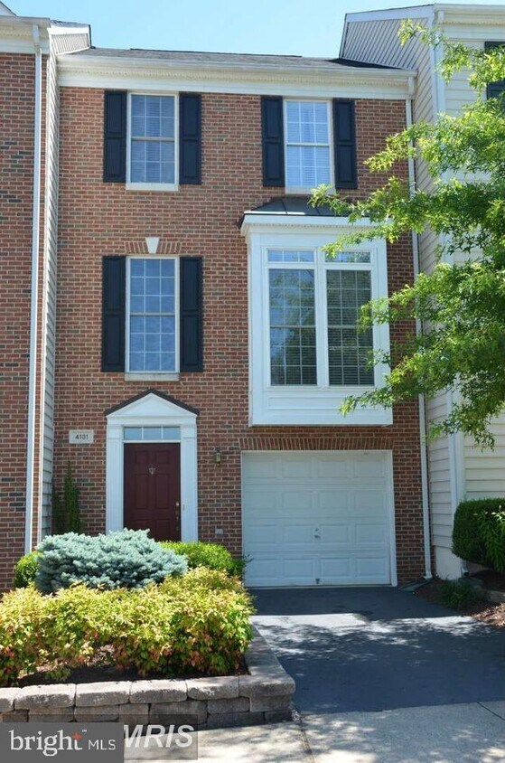 Primary Photo - 4131 Fairfax Center Creek Dr