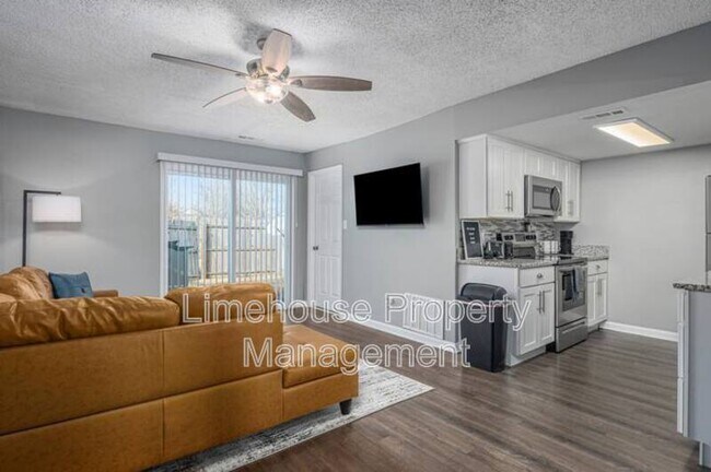 Building Photo - 1309 Sierra Dr