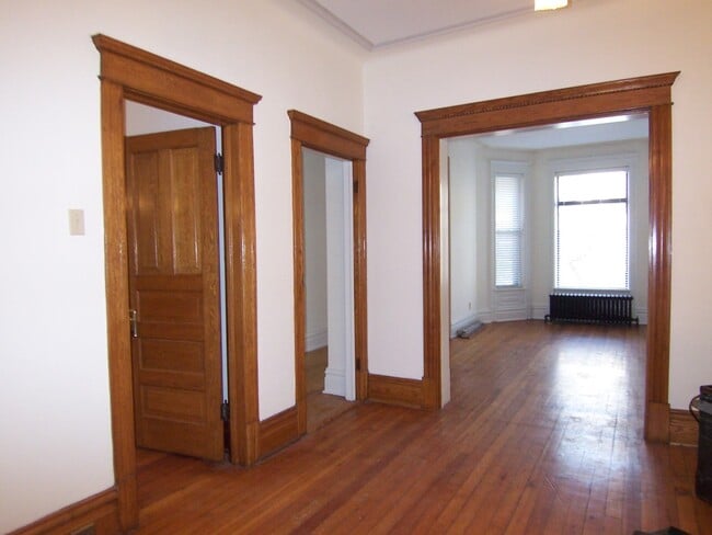 Building Photo - 827 W Newport Ave