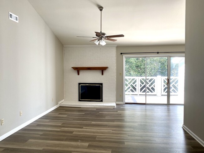 Living Room - 2907 Iron Gate Ln