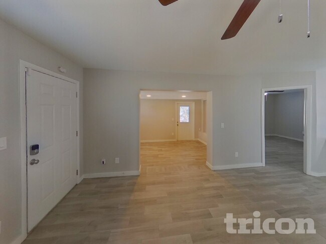 Foto del edificio - 6210 S Adelia Ave