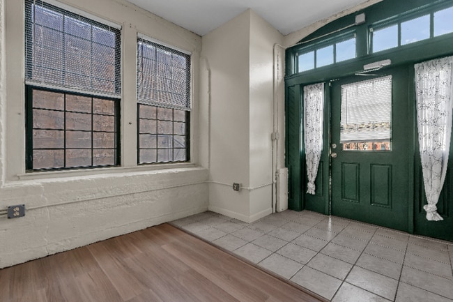 Building Photo - 83 Main St