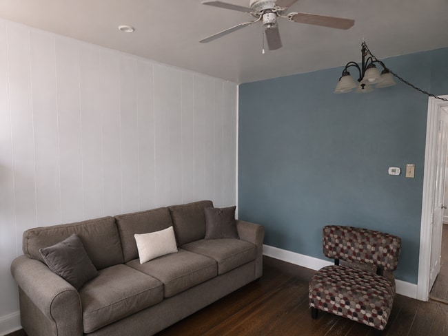Building Photo - 2 Bedroom Single Family Home in Columbia!