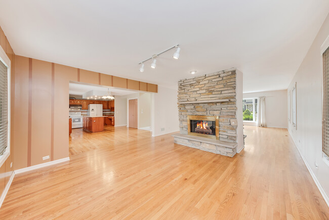 Building Photo - 2545 Leach Dr