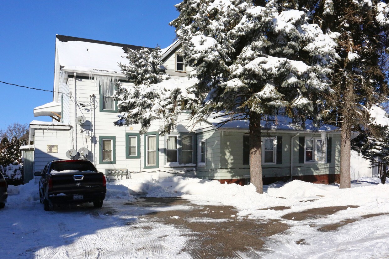 Building Photo - 5 Unit Apartment Bldg