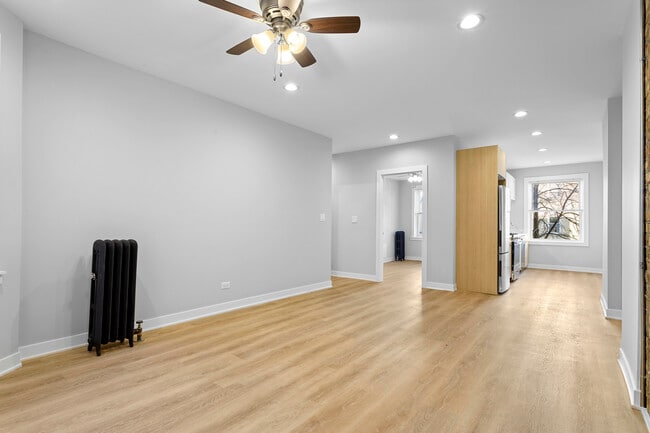 Building Photo - 7389 N Damen Ave
