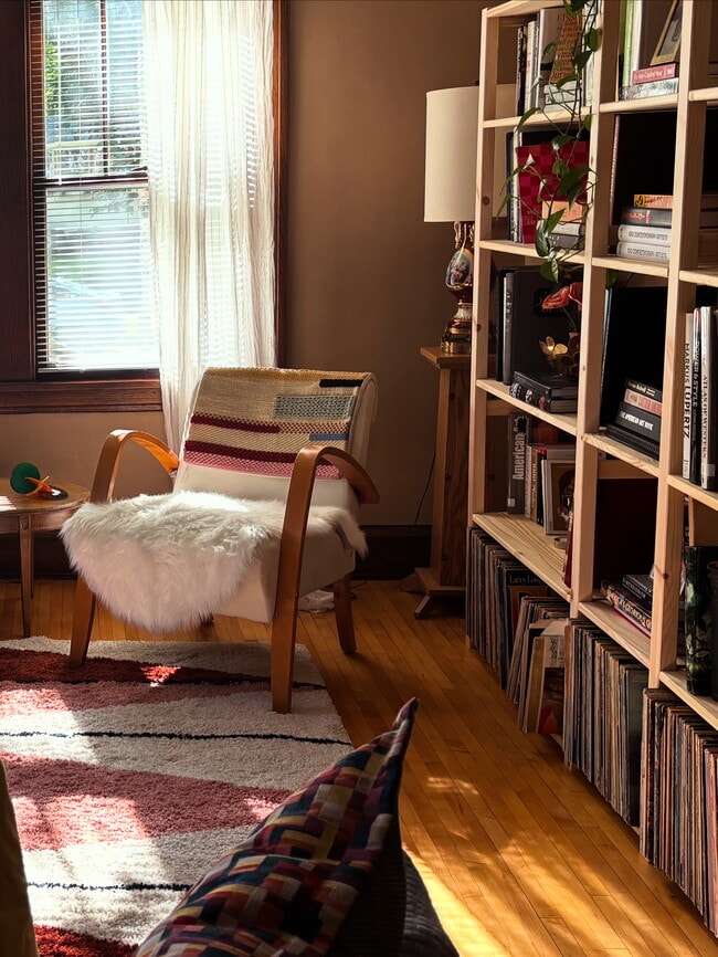 Building Photo - 3215 33rd Ave S