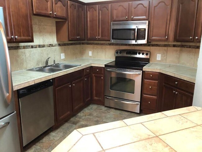 Foto del edificio - 2 bed 2 Bath Condo with Community Pool!