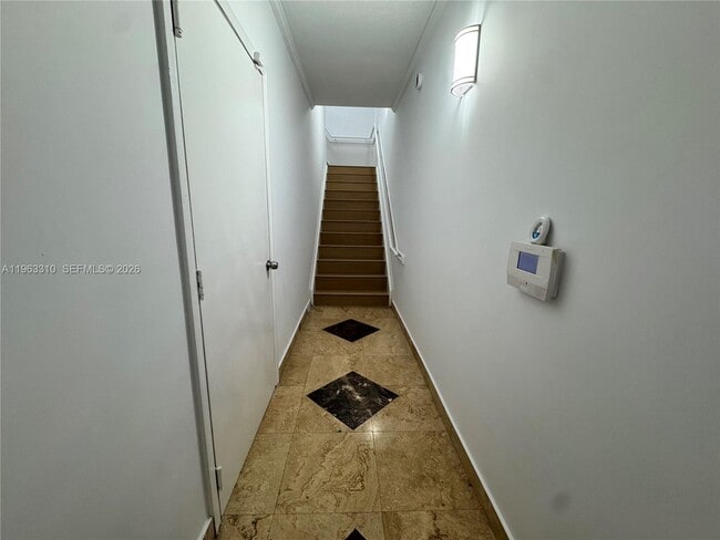 Building Photo - 2404 Belmont Ln