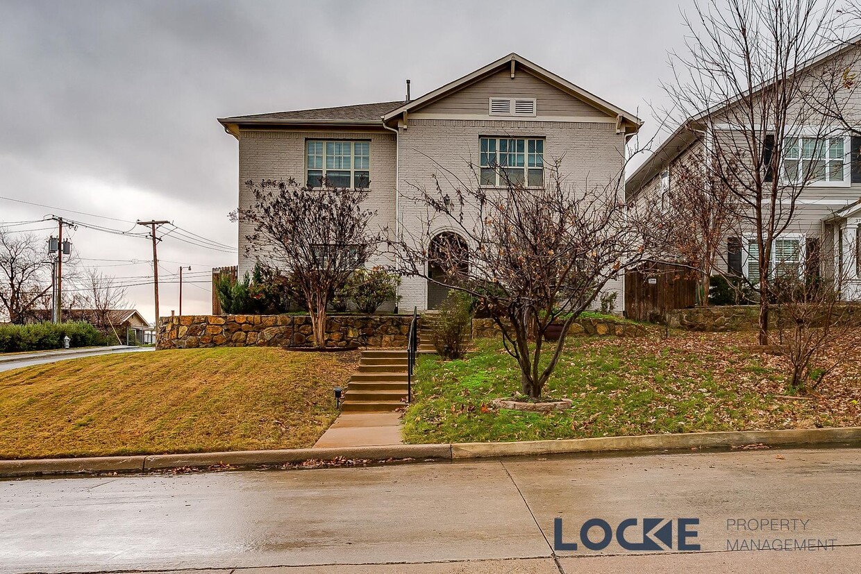 LOCATION! LOCATION! Updated Arlington Hei... - LOCATION! LOCATION!  Updated Arlington Hei...