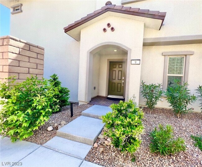 Building Photo - 9 Lomita Heights Dr