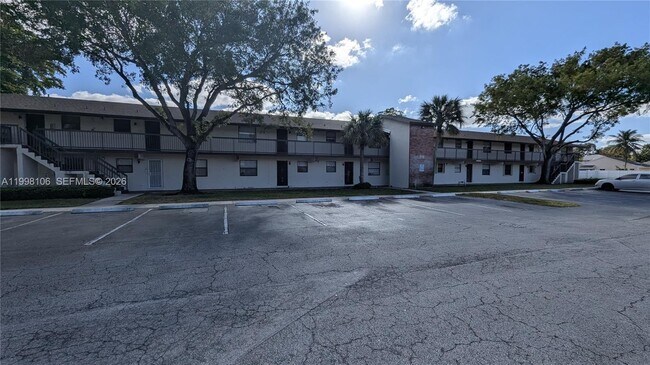 Foto del edificio - 6001 Shaker Wood Cir