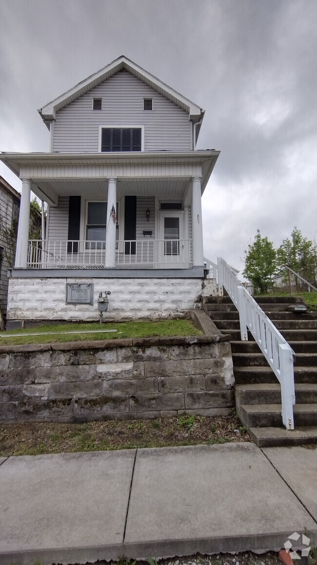 Building Photo - 307 Summit Ave
