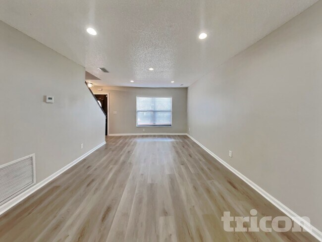 Foto del edificio - 16128 Foxfire Dr