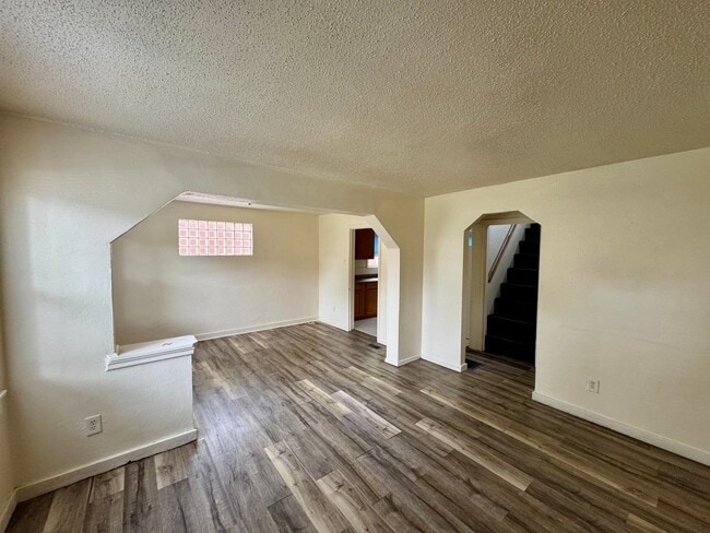 Building Photo - Single Family 2 Bedroom
