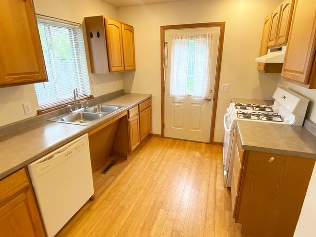 Building Photo - 2-Bedroom, 1-Bath Ranch Style Home - ADA Compliant, Hardwood Floors, & Fenced-In Yard