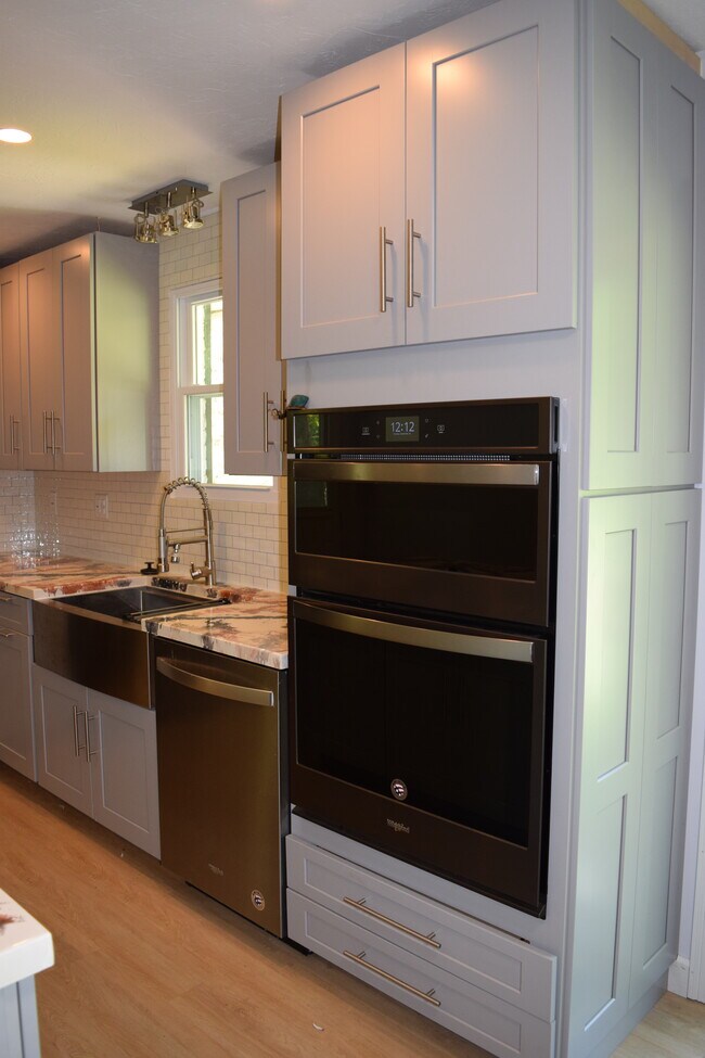 Foto del edificio - 999 Sunnyside Rd