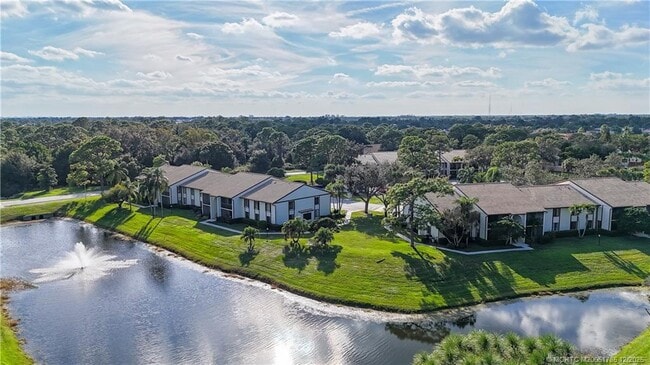 Building Photo - 1965 SW Silver Pine Way