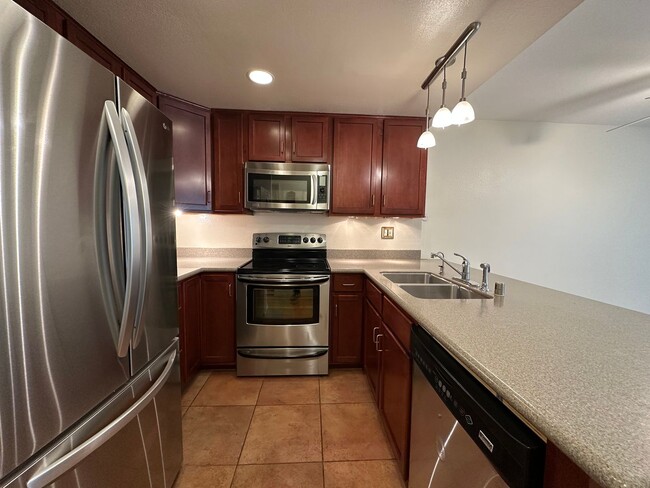 Foto del edificio - Great 1B/1BA w/ Garage, Loft Space & Amenities!