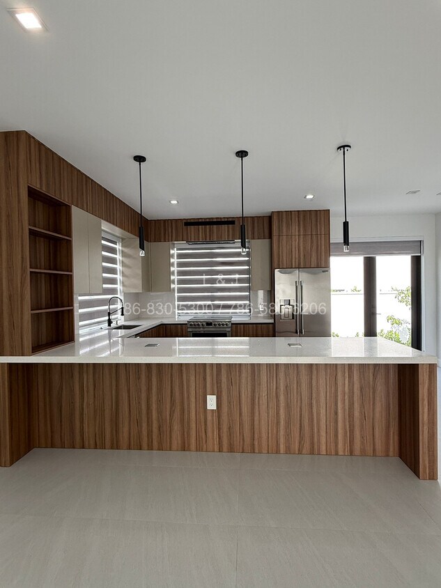 Foto principal - 920 SW 71st Ave