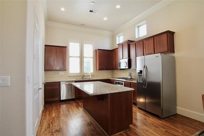 Building Photo - 2045 Fannin Station N