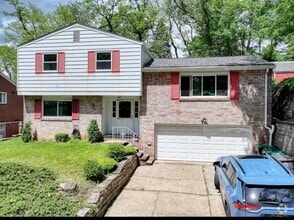 Building Photo - 525 Hulton Rd
