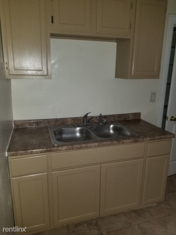 Building Photo - 2 br, 1 bath Apartment - 1740 E. 73 St