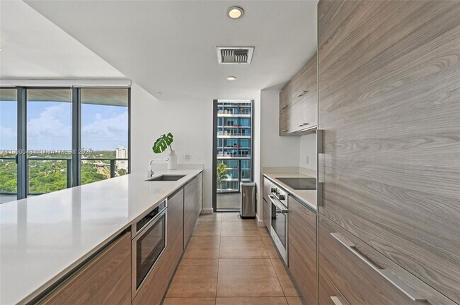 Foto del edificio - 1300 S Miami Ave