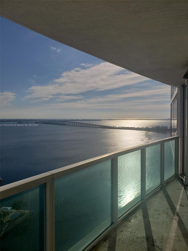 Primary Photo - 2101 Brickell Ave