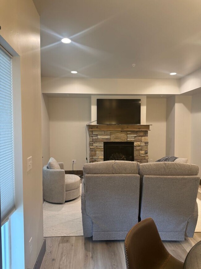 Foto del edificio - 1051 Baxter Creek Way