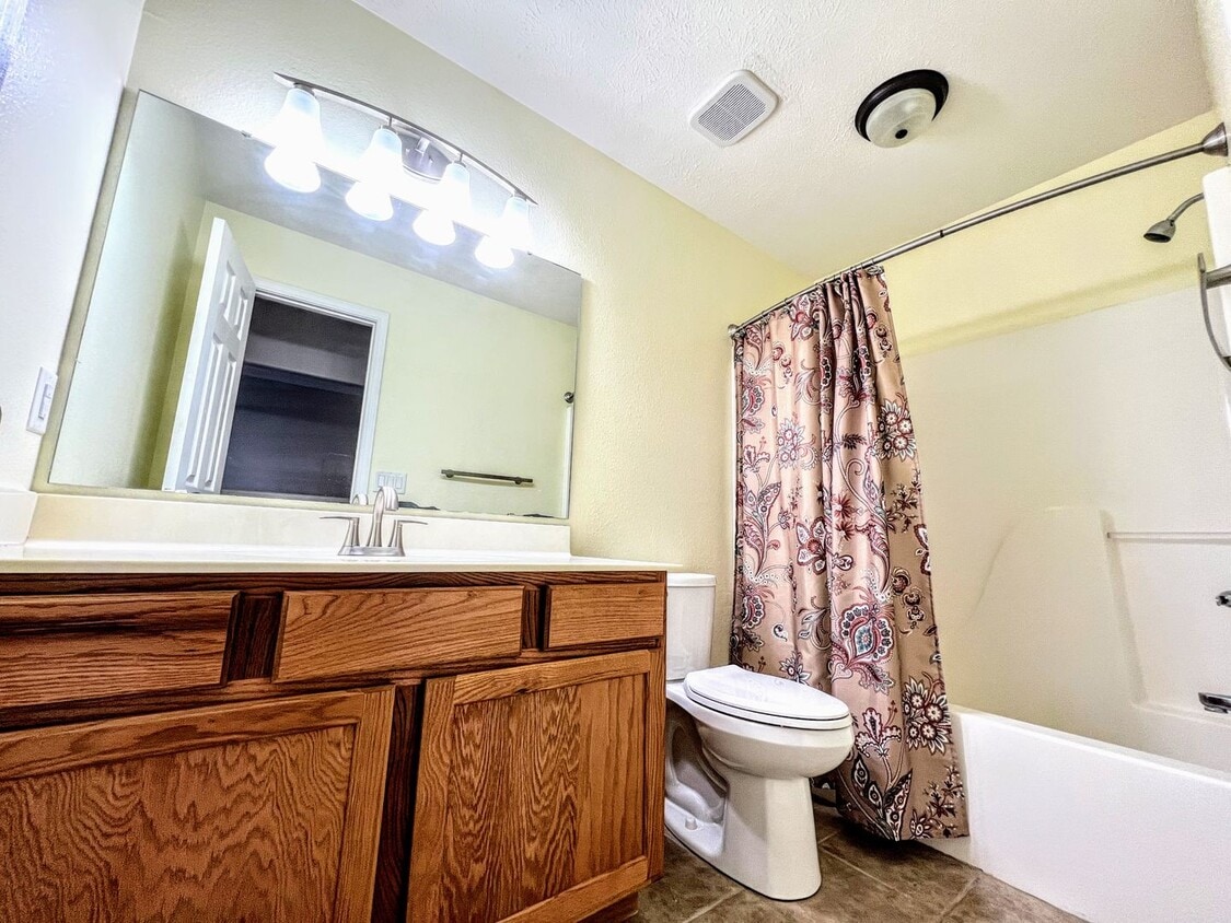 Primary Photo - Single Family Home!